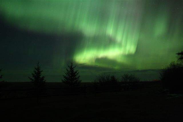 The aurora visible south of Saskatchewan, April 30, 2013. (Garry Stone)