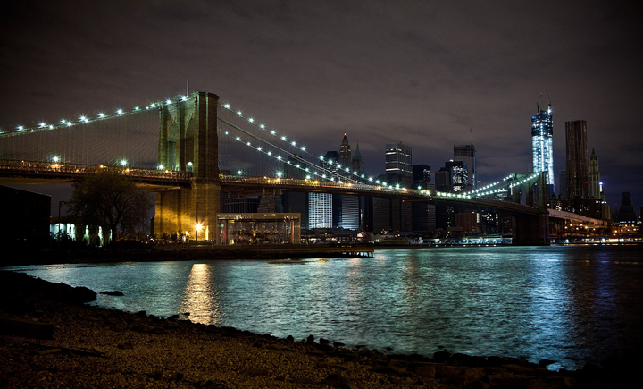 Brooklyn Bridge briefly closed because of abandoned car but police