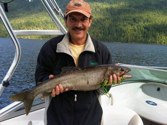 While RCMP and Search and Rescue have called off the search for a Calgary fisherman in Shuswap Lake, an Idaho couple who help find missing people with sonar equipment are headed to Eagle Bay where John Poole's boat washed up. 