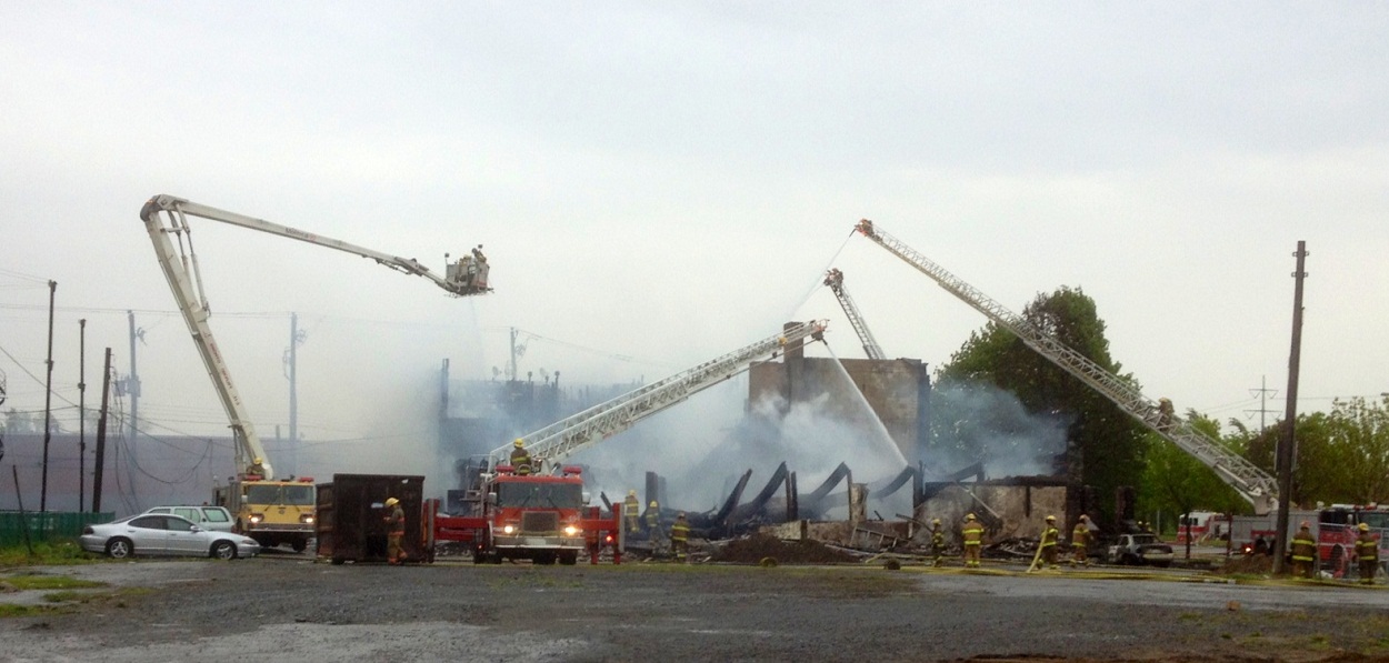 Hundred firefighters battle 4-alarm blaze in Montreal North - Montreal ...