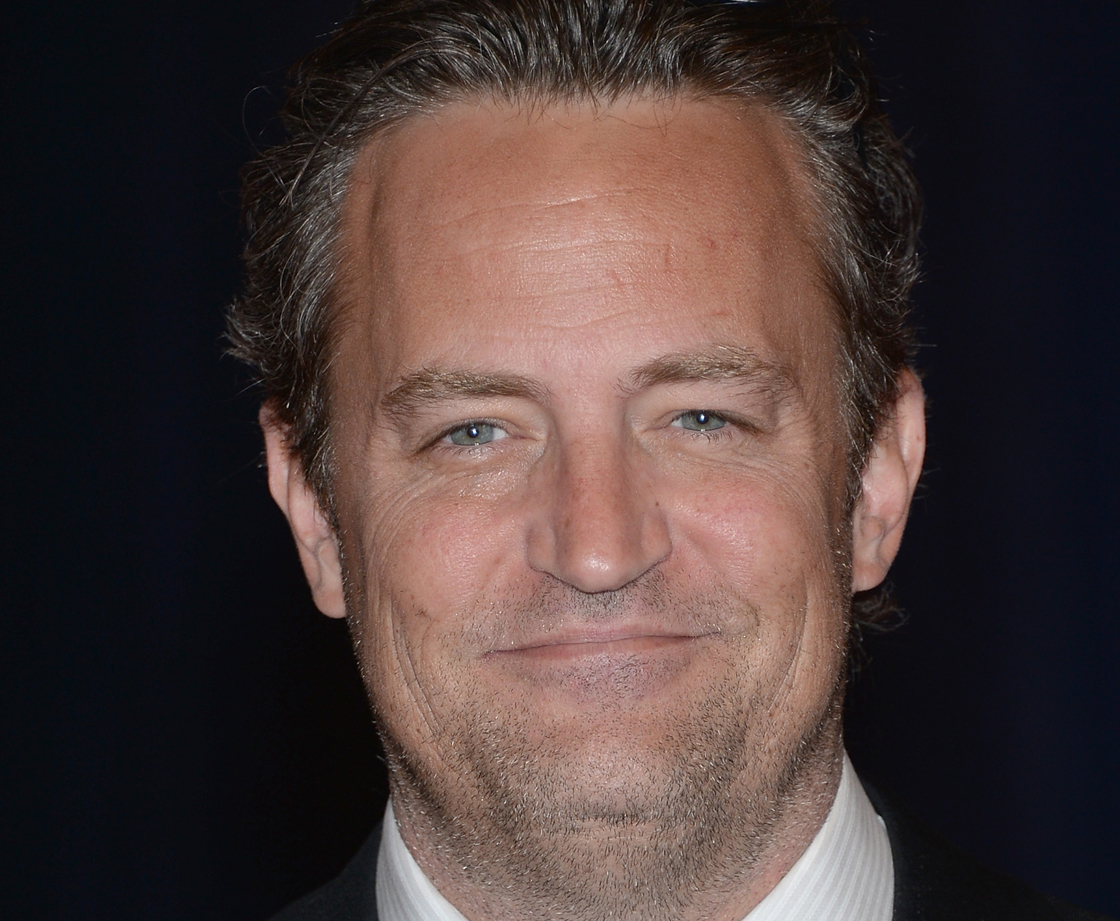 Watch: Reporter congratulates Matthew Perry on his show ...