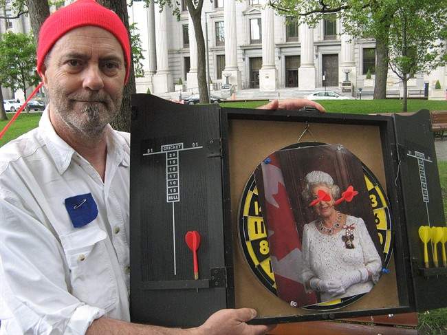 Quebec protesters want to cut monarchy ties - image