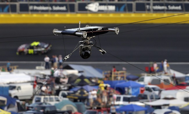 10 fans injured when TV cable falls on race track - image