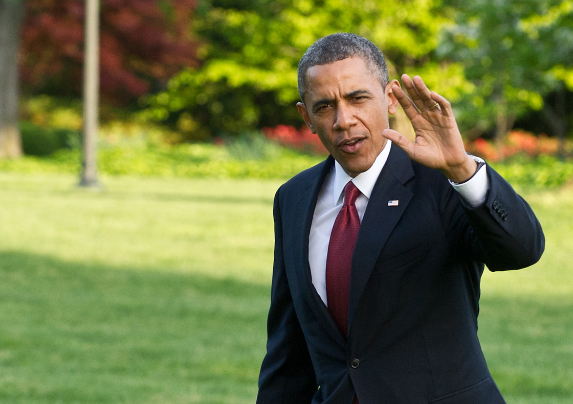 US President Barack Obama waves as he returns to the White House in Washington on May 4, 2013 following a trip to Mexico and Costa Rica.