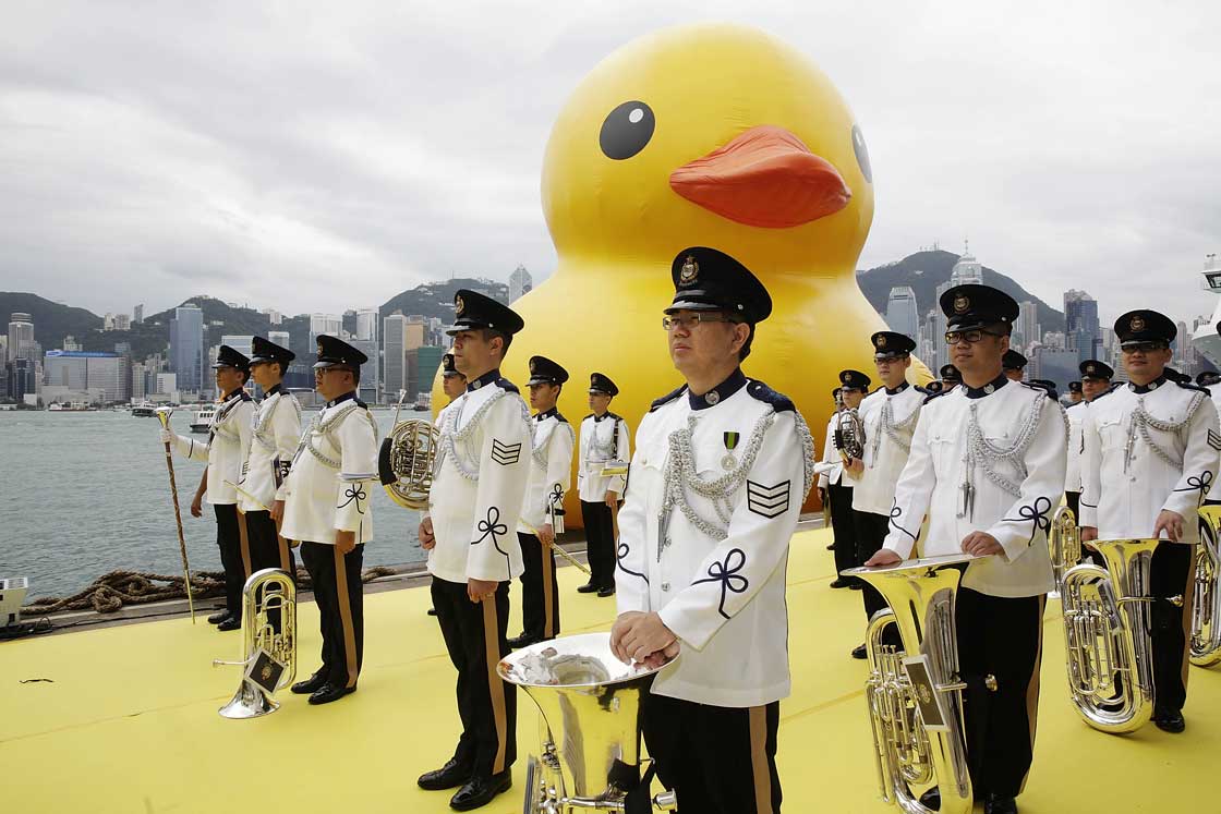 Gallery: Giant rubber duck invades Hong Kong - image