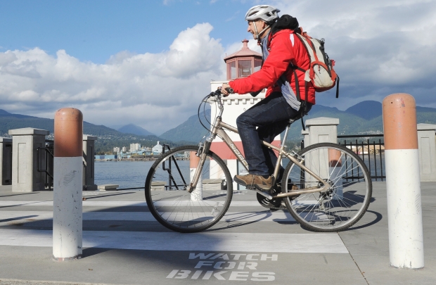 New signs along the seawall in Stanley Park are part of an initiative to help reduce conflicts between cyclists and pedestrians.