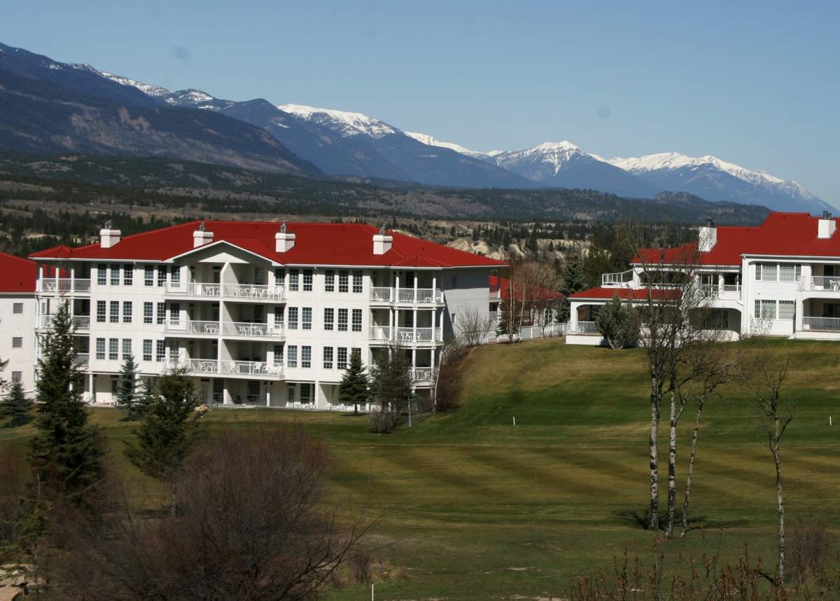 Danielle Smith: Timeshare laws need to change - image