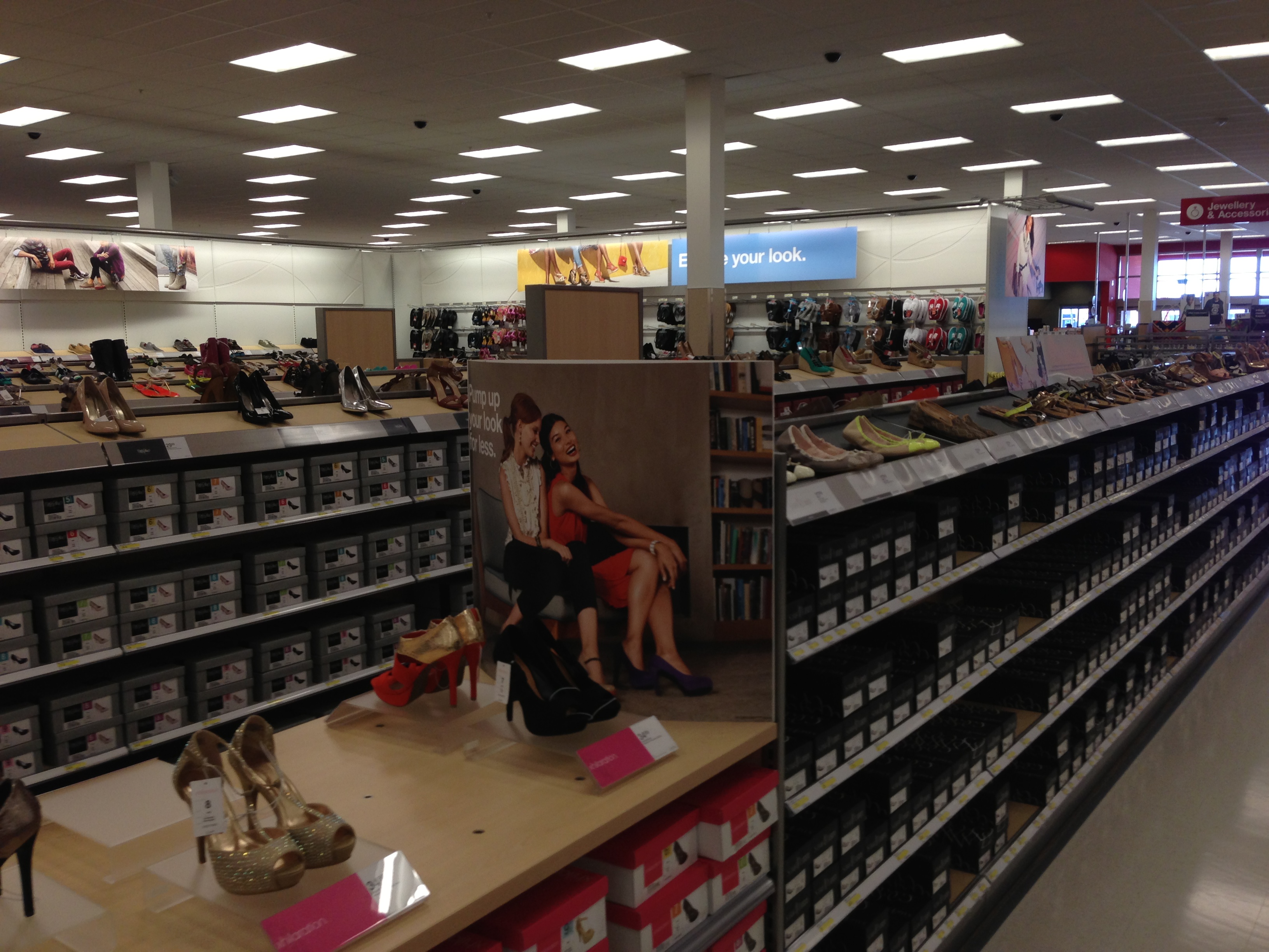 Shoe stores hot sale kildonan place