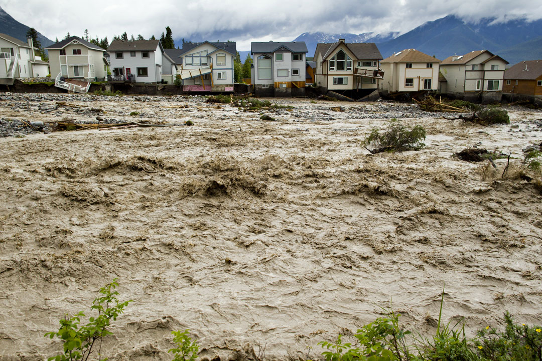 CANMORE, CANADA - JUNE 20: Houses damaged along the edge of Cougar Creek are shown June 20, 2013 in Canmore, Alberta, Canada. Widespread flooding caused by torrential rains washed out bridges and roads prompting the evacuation of thousnds. (Photo by John Gibson/Getty Images).