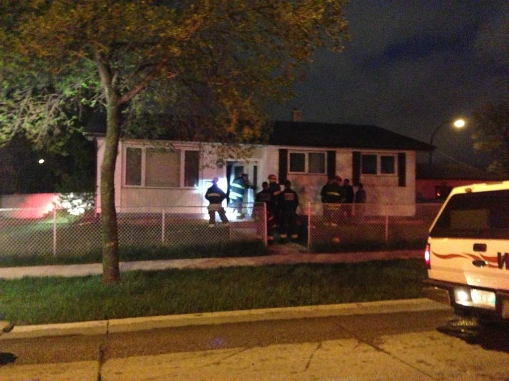 Winnipeg couple rescued from roof collapse - image