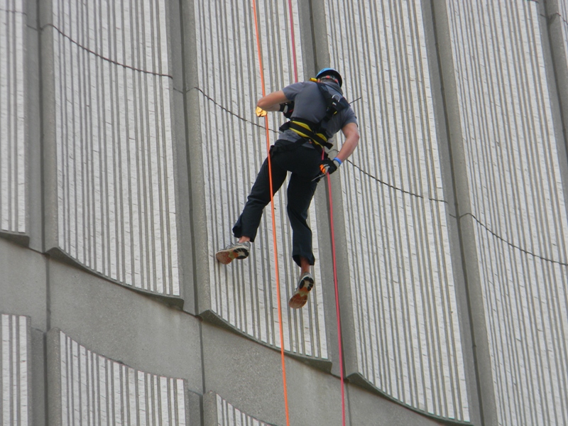 ntony Robart rappell City Hall Make-A-Wish Rope for Hope