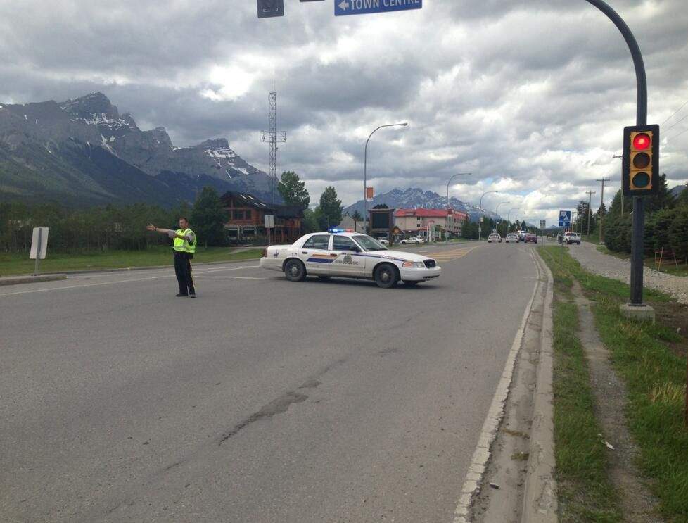 Suspicious package prompts evacuation of Canmore hotel - image