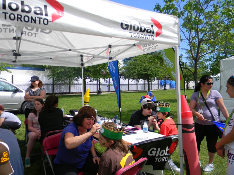 kids face painting Global Toronto tent JDRF Walk