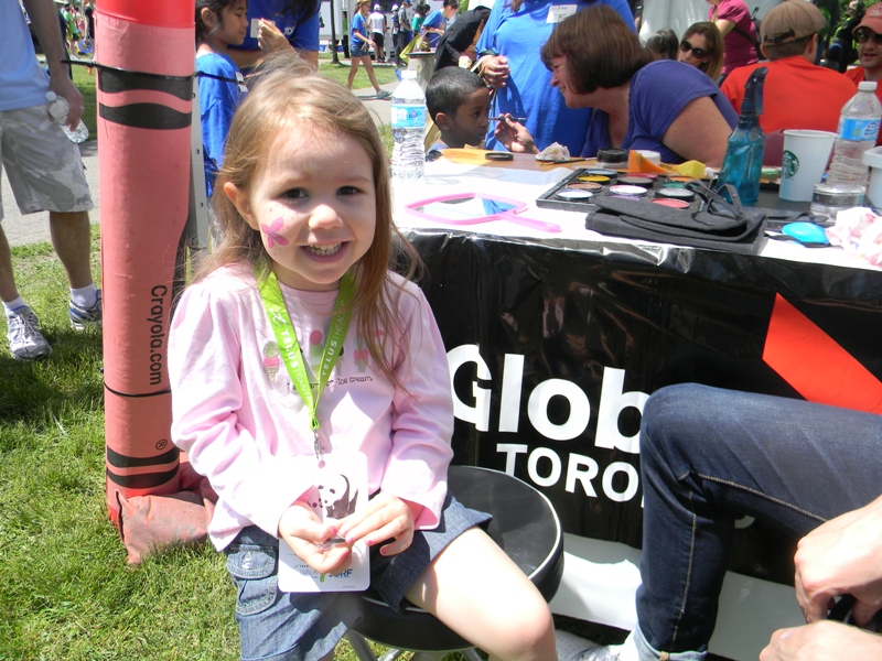 girl face painting Global Toronto tent JDRF Walk