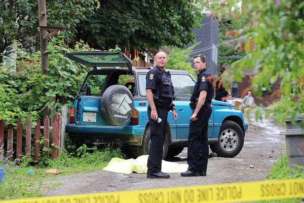 Woman dies in freak accident in East Vancouver - BC | Globalnews.ca