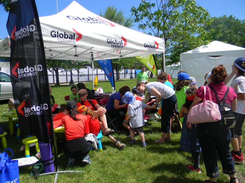 face painting colouring kids JDRF Walk Global Toronto tent