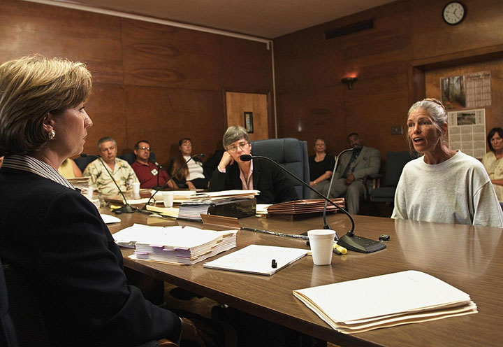 Leslie Van Houten (R), at her 2002 parole hearing. 