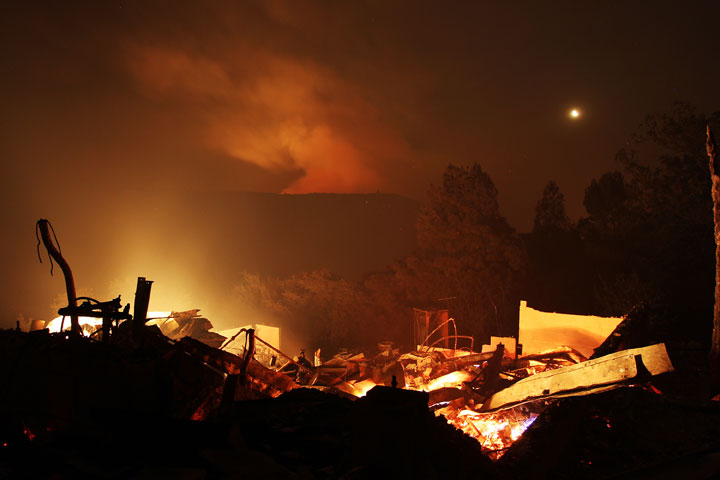 10 incredible photos of the Powerhouse Fire at night - image