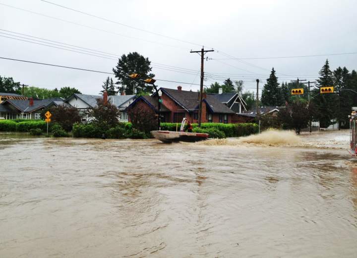20 compelling images of Calgary during the 2013 flood | Globalnews.ca