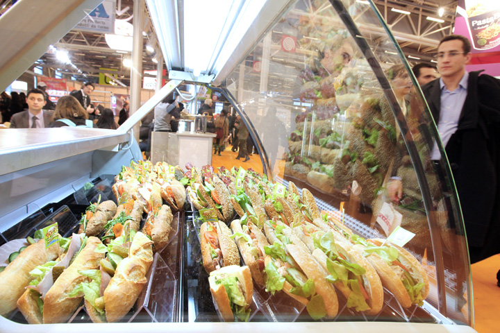 You’re on a road trip, you slept in, or you stayed late at the office: there are some times where we have to make a stop for fast food or take out.