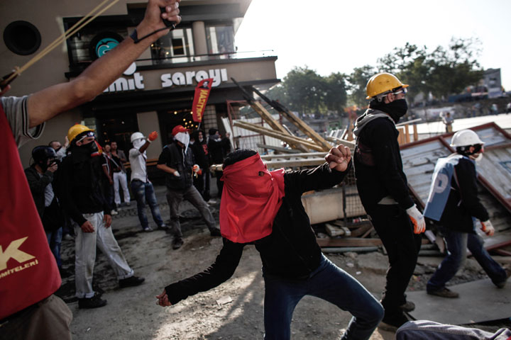 15 chaotic photos from Istanbul’s Taksim Square - image
