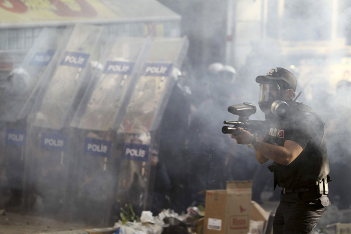 15 chaotic photos from Istanbul’s Taksim Square - image