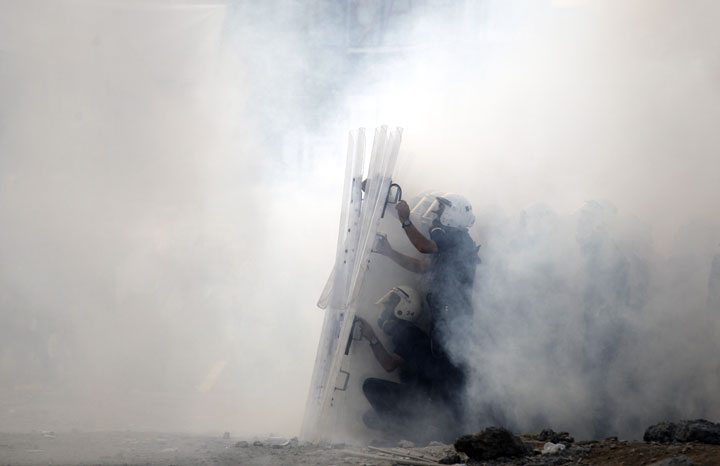 15 chaotic photos from Istanbul’s Taksim Square - image