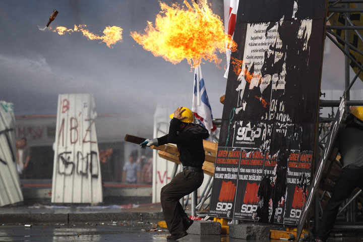 15 chaotic photos from Istanbul’s Taksim Square - image