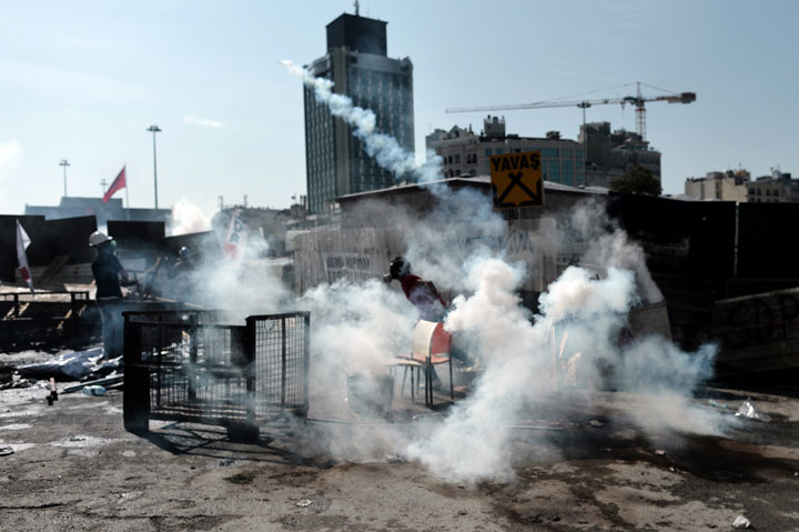 15 chaotic photos from Istanbul’s Taksim Square - image