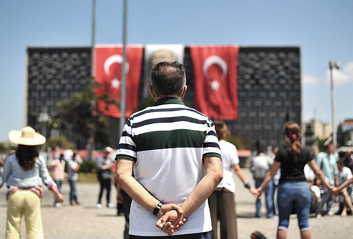 Barricade during Taksim Gezi Park protests, Istanbul, Turkey Stock Photo -  Alamy