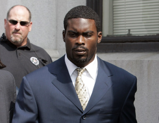 Former Atlanta Falcons quarterback Michael Vick (R) leaves federal court August 27, 2007 in Richmond, Virginia after pleading guilty to a federal dogfighting charge. (Steve Helber-Pool/Getty Images)