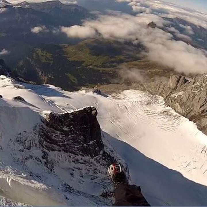 A helicopter has crashed above a popular mountain hostel
in the central Swiss Alps, killing all four occupants.
