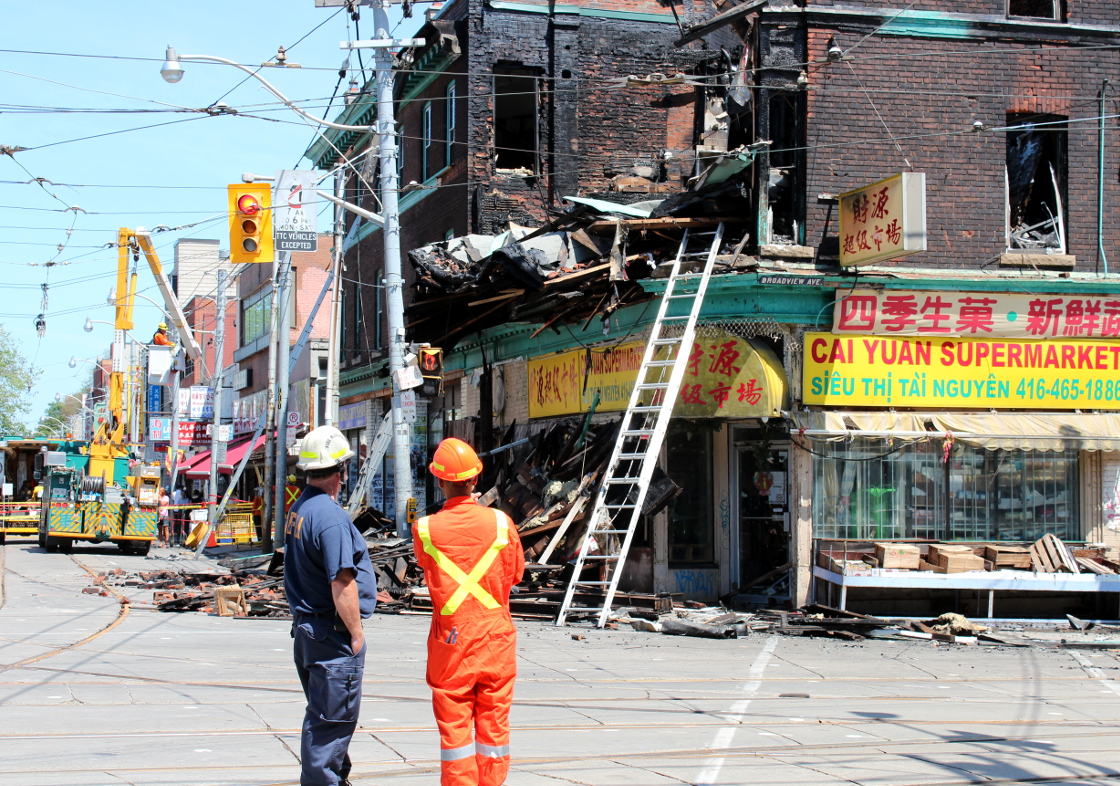 Fire destroys east Toronto building at Broadview and Gerrard Toronto