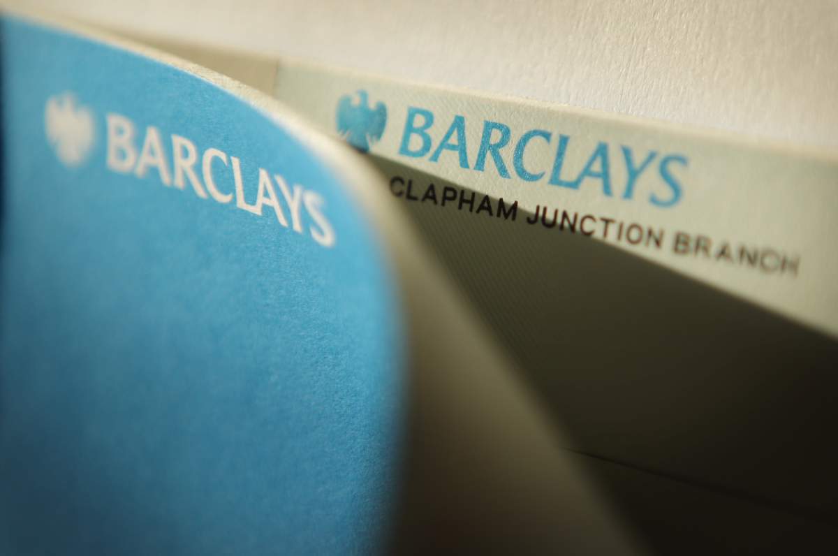 Financial technology provider Davis + Henderson Corp, historically specialized in printing cheques, has signed an agreement to buy U.S.-based Harland Financial Solutions.