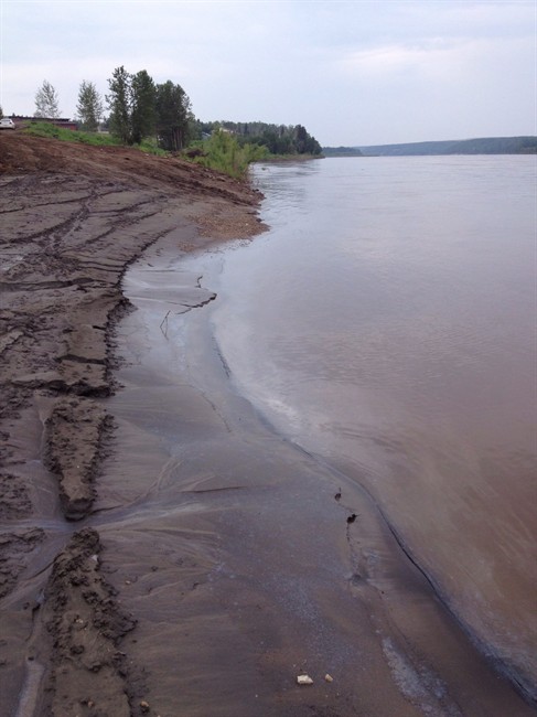 Saturday July, 6, members of the Athabasca Chipewyan First Nation reported a large oily sheen on the river, about 60 kilometres north of Fort McMurray.