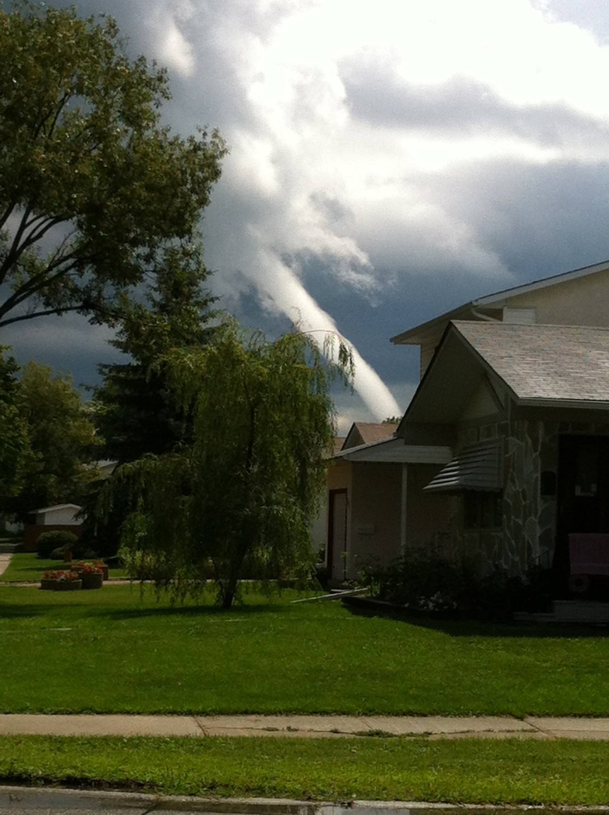 Funnel cloud spotted south of Winnipeg Winnipeg Globalnews.ca