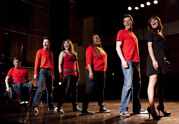 GLEE: (L-R) Kevin McHale, Chris Colfer, Jenna Ushkowitz, Amber Riley, Cory Monteith and Lea Michele in the 'Sweet Dreams' episode of GLEE airing Thursday, April 18, 2013 .