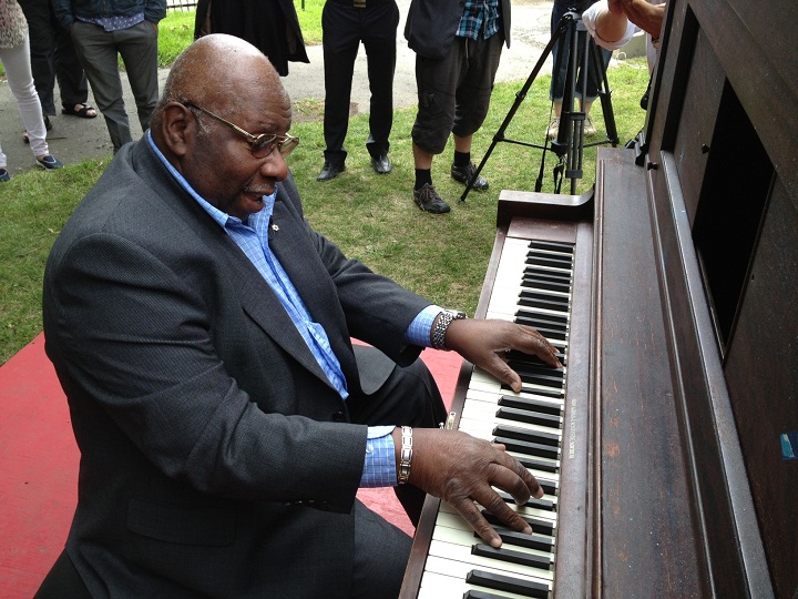 Jazz pianist Oliver Jones