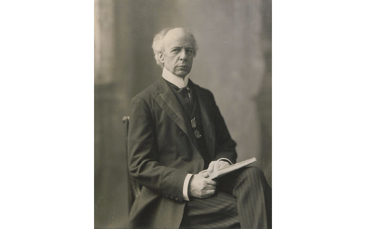 Seances, drinking, and a heart attack: 5 unusual stories about Canada’s prime ministers - image