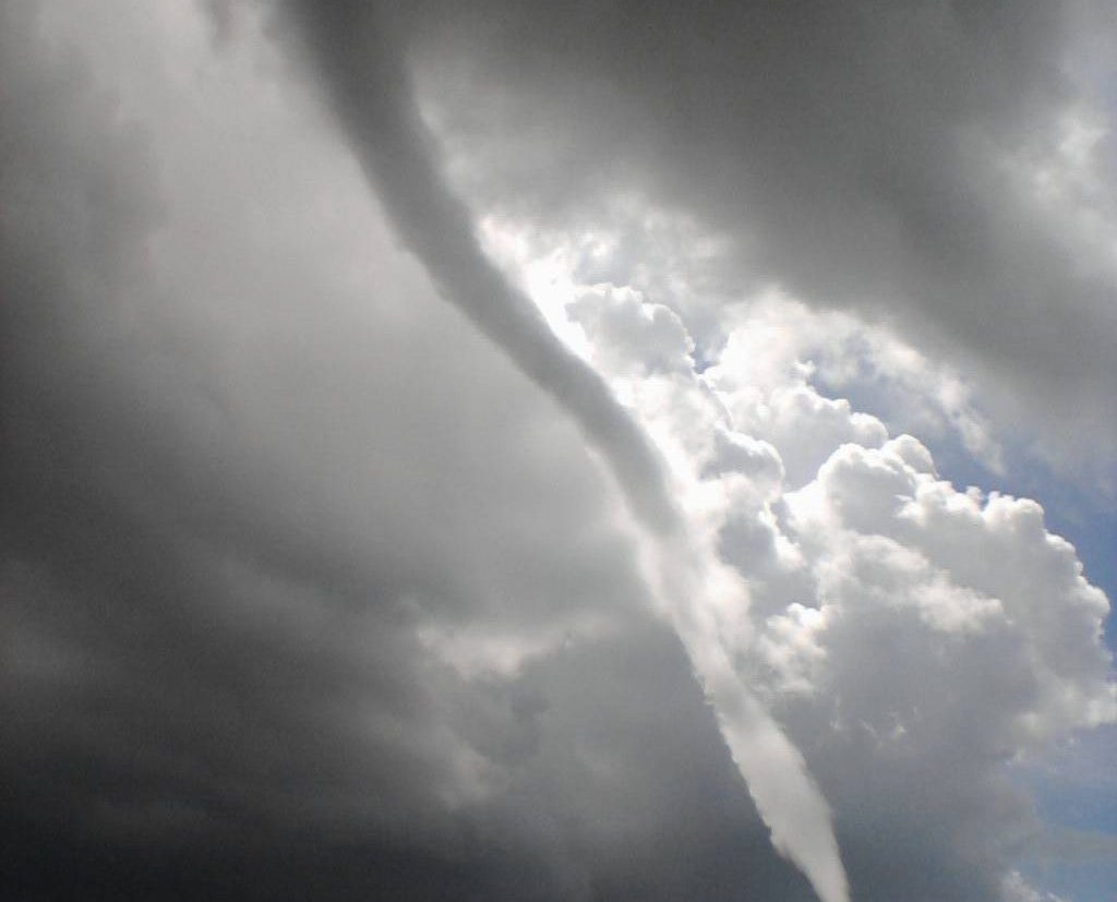 Environment Canada has released a special weather advisory for Ottawa saying conditions are favourable for the formation of funnel clouds.