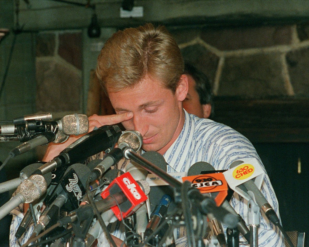 Wayne Gretzky traded from Edmonton Oilers to Los Angeles Kings 30 years ago  