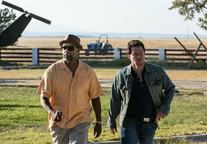 Denzel Washington and Mark Wahlberg in '2 Guns.'.