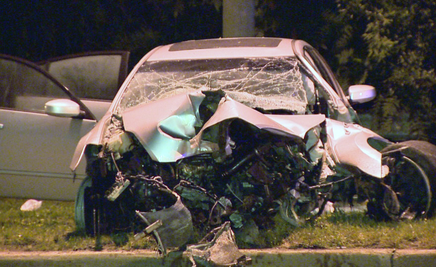 Man 25 Dies After Car Crashes Into Tree In Northwest Toronto