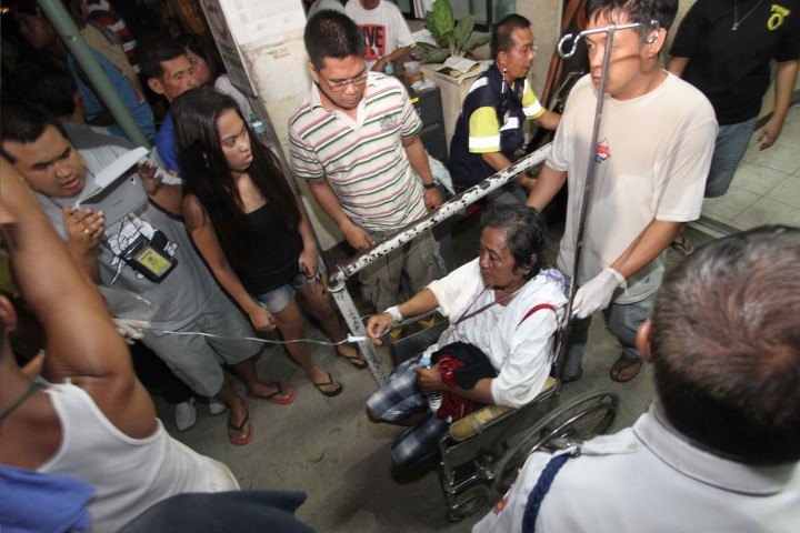 Survivors arrive at a hospital in Cebu after a ferry collided with a cargo ship in Cebu, central Philippines on August 17, 2013. At least 17 people died while nearly 600 others were rescued after a ferry collided with a cargo ship in the Philippines on Friday, authorities said. The Thomas Aquinas ferry, which was believed to be carrying about 800 passengers, sank quickly after colliding with a freighter near the port of Cebu, the country's second biggest city, coastguard spokesman Commander Armando Balilo said. 