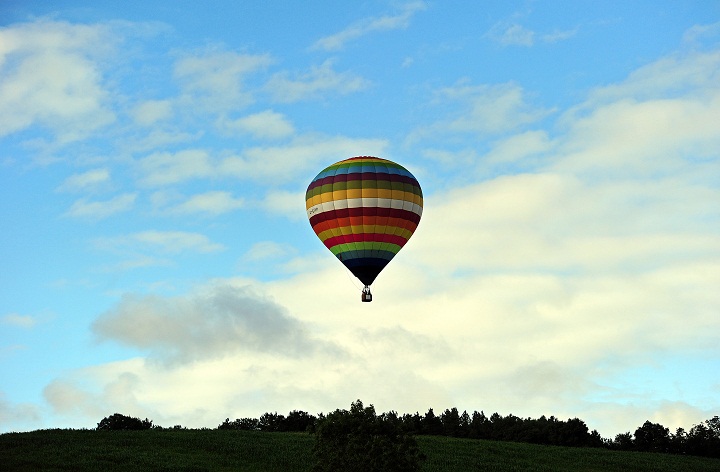 A 26-year-old man has died following a hot air balloon accident southeast of Montreal.
