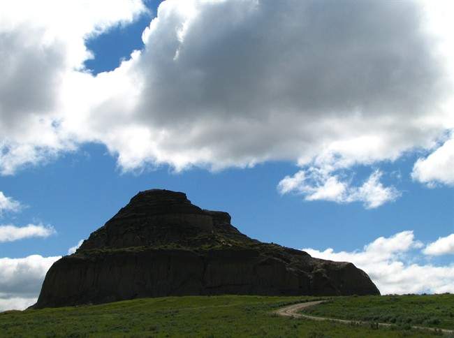 Buttes, outlaws and cowboys a Big Muddy draw - image