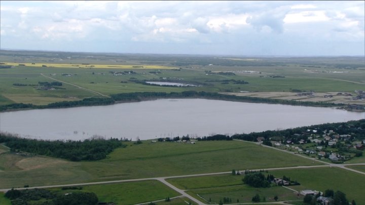 Toxic algae found in Cochrane Lake - Calgary | Globalnews.ca