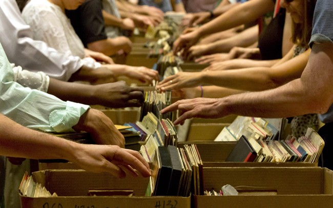 NYC library selling 22,000 vinyl LPs for $1 each - image