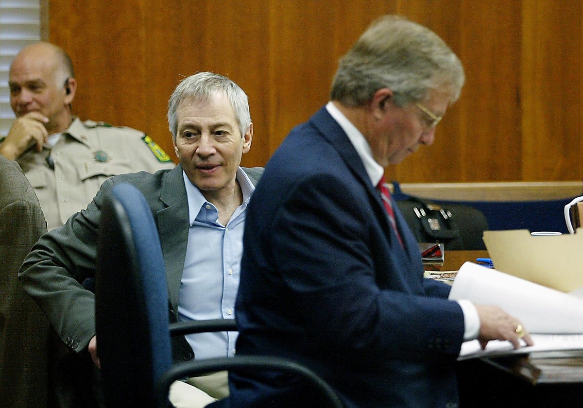  Millionaire murder defendant Robert Durst (C) sits in State District Judge Susan Criss court with his attorney Dick DeGuerin (R) November 10, 2003 at the Galveston County Courthouse in Galveston, Texas.