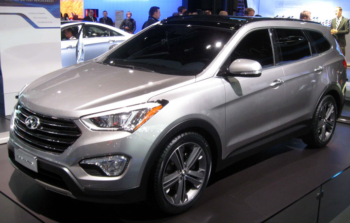 The 2013 Hyundai Santa Fe long-wheelbase model photographed at the 2012 New York International Auto Show.
